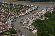 Aerial view of Sepetang fishing village, on the edge of the Matang mangrove forest. Healthy mangroves promote a healthy fishery. Taiping vicinity, Perak, Malaysia. May 2006