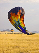 Hot air balloon landing after balloon safari over the Namib desert, Sossusvlei, Sesriem, Namib desert, Namibia, August 2008