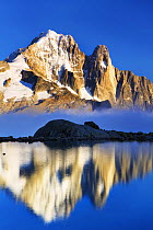 Lac Blanc with Aiguille Vert (4,122m) and Les Drus (right) clouds rising, Haute Savoie, France, Europe, September 2008