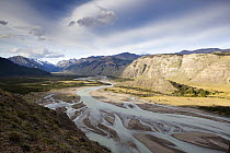 Valle Rio de las Vueltas (Valley of the turns), glacial valley nr El Chalten, Los Glaciares National Park, Argentina February 2009