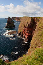 The Stacks of Duncansby looking north towards Duncansby Head, Caithness, Highland, Scotland, UK