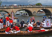 Swan Upping on the River Thames, Henley, Oxfordshire, UK, 22 July 2009