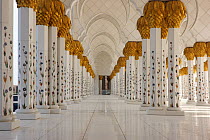 Sheikh Zayed Bin Sultan Al Nahyan Mosque, outdoor covered walkway, Abu Dhabi, UAE, November 2008