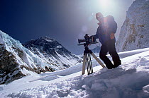 Camerman Doug Allan filming on the Western Cwm of Mount Everest, Nepal, September 1992