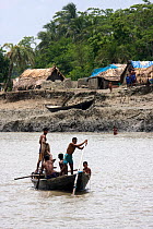 Shrimp fishing community threatened by rising sea levels caused by climate change, Sundarbans, Bangladesh, November 2008