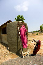 Women building tourist Rondavel / Lodge for Tiger tourism, near Bandhavgarh NP, Madhya Pradesh, India, November 2008