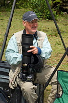 Tom Mangelsen, photographer, holging long lens, member of the photographic team of the ILCP Rapid Assessment Visual Expedition (RAVE) to El Triunfo Biosphere Reserve, Sierra Madre del Sur, Chiapas, Me...