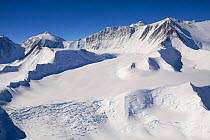 Branscombe Glacier with Mount Shinn and the Branscombe Ridge on the horizon. Vinson Massif. Antarctica, January 2006.