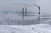 Chimneys in the town of Nikel emit sulphur dioxide and other pollutants into the atmosphere. Kola Peninsula, Northwest Russia, 2005.