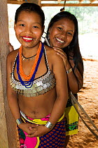 Young Embra Indian women, Soberania NP, rainforest, Panama, November 2008