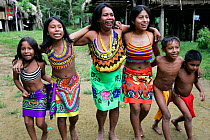 Wounaan indian women and children dancing, Soberania NP, rainforest, Panama, November 2008