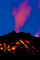 Volcanic eruption, Eyjafjallajokull, near the Myrdalsjokull glacier, South Iceland, april 2010.