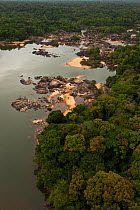 Aerial view of Essequibo River, Iwokrama reserve, Guyana, December 2009