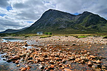 The Lagangarbh Hut in Glen Coe / Glencoe with Buachaille Etive Mor mountain in the background, Highlands, Scotland, UK, May 2010