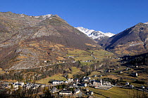 View of Gedre village, Gave de Gavarnie valley and Soum de Diozede, Estragna, Bugarret peaks. Pyrenees mountain, Haute-Pyrenees, Gascogne, France, January 2011