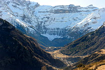 Looking along valley towards Cirque de Gavarnie in winter, Gave de Gavernie valley, Pyrenees mountain, Haute-Pyrenees, Gascogne, France, January 2011