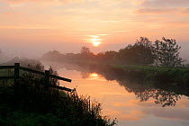 River Brue at dawn near Glastonbury on the Somerset Levels, Somerset, UK, November 2010