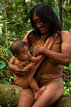 Huaorani woman and her baby. Gabaro Community. Yasuni National Park, Ecuador, June 2007. Model release #GA05