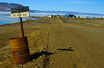 Main road to the Eureka weather station, Ellesmere Island, Nunavut, Canada, June 2008. Taken on location for BBC series, Frozen Planet, Summer