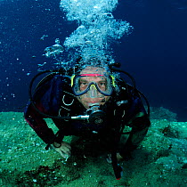 Solvin Zankl, underwater photographer, diving off San Pietro Island, Sardinia, Italy, Mediterranean, July 2010, model release