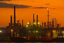 Fawley Oil Refinery at sunset, Fawley, nr Southampton, Hampshire, UK, September 2009