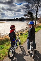 Children on The Tarka Trail cycle path, Devon, UK, March 2010.