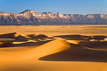 Sand dunes and Idinen mountains in the libyan desert, Libya, Sahara, North Africa, November 2007