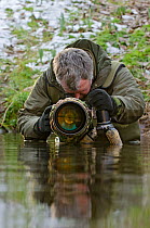 2020VISION Photographer Terry Whittaker photographing water voles (Arvicola terrestris), Kent, England, UK, February 2012. Model released.