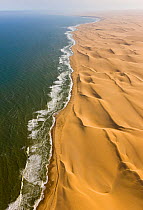 Aerial view of the 'Long Wall', sand dunes along the Atlantic coast of the Namib desert, Swakopmund, Namibia, August 2008