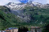 Rhone Glacier scarring in 2004, with buildings in foreground. Compare with image 1403312 showing signs of glacial retreat.
