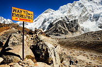 Way to Everest Base Camp sign, Khumbu Glacier,  Sagarmatha National Park (World Heritage UNESCO). Khumbu / Everest Region, Nepal, Himalaya, October 2011.