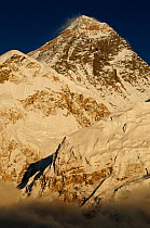 Everest (8848m) at sunset, Sagarmatha National Park (World Heritage UNESCO). Khumbu / Everest Region, Nepal, Himalaya, October 2011.