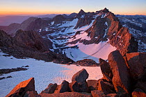 Sunrise over the impressive Palisades view from Mount Agassiz, John Muir Wilderness, the two most prominent peaks are Mount Sill and North Palisade, below which lies the Palisade Glacier. California,...