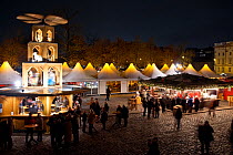 Christmas market at Schloss Charlottenburg, illuminated at night, Charlottenburg, Berlin, Germany 2009
