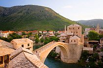 The famous 'Old Bridge' of Mostar built in 1566 was destroyed in 1993, the 'New Old Bridge' as it is known was completed in 2004, Old Town, Mostar, Herzegovina, Bosnia and Herzegovina, Balkans, 2007