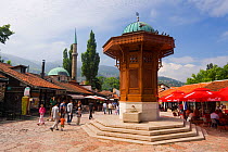 Sebilj, a Moorish-style fountain modelled on a stone fountain in Istanbul dating from 1891 in front of Bascarsija Mosque, Bascarsija district, Old Town, Sarajevo, Bosnia and Herzegovina, Balkans 2007