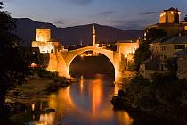 The famous 'Old Bridge' of Mostar built in 1566 was destroyed in 1993, the 'New Old Bridge' as it is known was completed in 2004, illuminated at dusk, Old Town, Mostar, Herzegovina, Bosnia and Herzego...