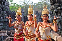 Traditional Apsara Dancers, The Bayon Temple, Angkor Wat, Siem Reap, Cambodia 2010