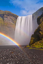 Skogafoss Falls, one of 20 waterfalls found along the Skogar River, with rainbow in spray, Skogar, Southern Iceland 2006