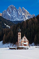 Winter landscape of St Johann Church in Ranui in Villnoss, Geisler Spitzen (3060m), Val di Funes, Dolomites mountains, Trentino-Alto Adige, South Tirol (Tyrol), Italy, 2009