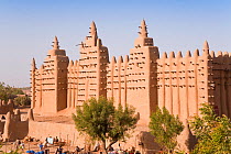 Djenne Mosque, the largest mud structure in the world, Djenne is a UNESCO World Heritage Site, Niger Inland Delta, Mopti Region, Mali 2006