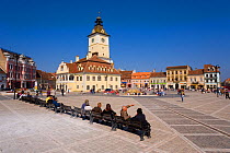 Piata Sfatului, the centre of medieval Brasov, the Council House (Casa Sfatului), from 1420 topped by a Trumpeter's Tower, this old city hall today houses the Brasov Historical Museum, Brasov, Transyl...