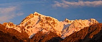 Mount Tapuae-o-Uenuku (height 2885m) from Bluff Station, in early morning light. Kekerengu, Kaikoura District, South Island, New Zealand, August 2005