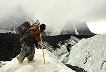 A Balti porter on the Baltoro Glacier, Concordia, Central Karakoram National Park, Pakistan, July 2007.
