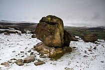 The Norber Erratics. Blocks of older Silurian sandstone, perched on top of younger Carboniferous limestone, that were left by retreating ice at the end of the last Ice Age, Clapham, Yorkshire