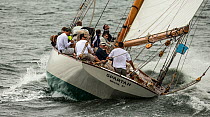 &#39;Spartan&#39;, a 72 foot Herreschoff built in 1913, and her crew racing during the Classic Yacht Regatta, Newport, Rhode Island, USA, August 2013. All non-editorial uses must be cleared individual...