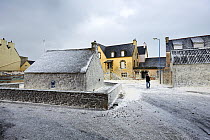 Sea foam covering houses from waves crashing into Saint-Guenole during Storm 'Petra', Finistere, Brittany, France. 5th February 2014.  France, Bretagne, Finistere, Saint-Guenole, Tempete "Petra", le...