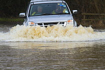 4X 4 travelling through floods carrying rescue workers during February 2014 flooding, Upton upon Severn, Worcestershire, England, UK, 9th February 2014.