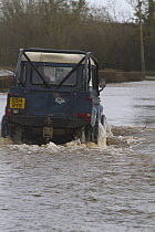 Rescue landrover navigating floods during February 2014 flooding, Upton upon Severn, Worcestershire, England, UK, 9th February 2014.