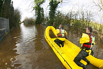 Rescue craft with Mercia rescue team setting off to help residents affected by February 2014 floods, Upton upon Severn, Worcestershire, England, UK, 9th February 2014.